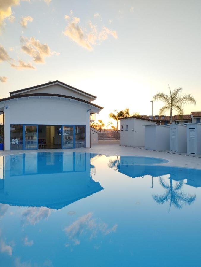 Icaro Residence Apartments With A Beautiful Pool SantʼAgata di Militello エクステリア 写真