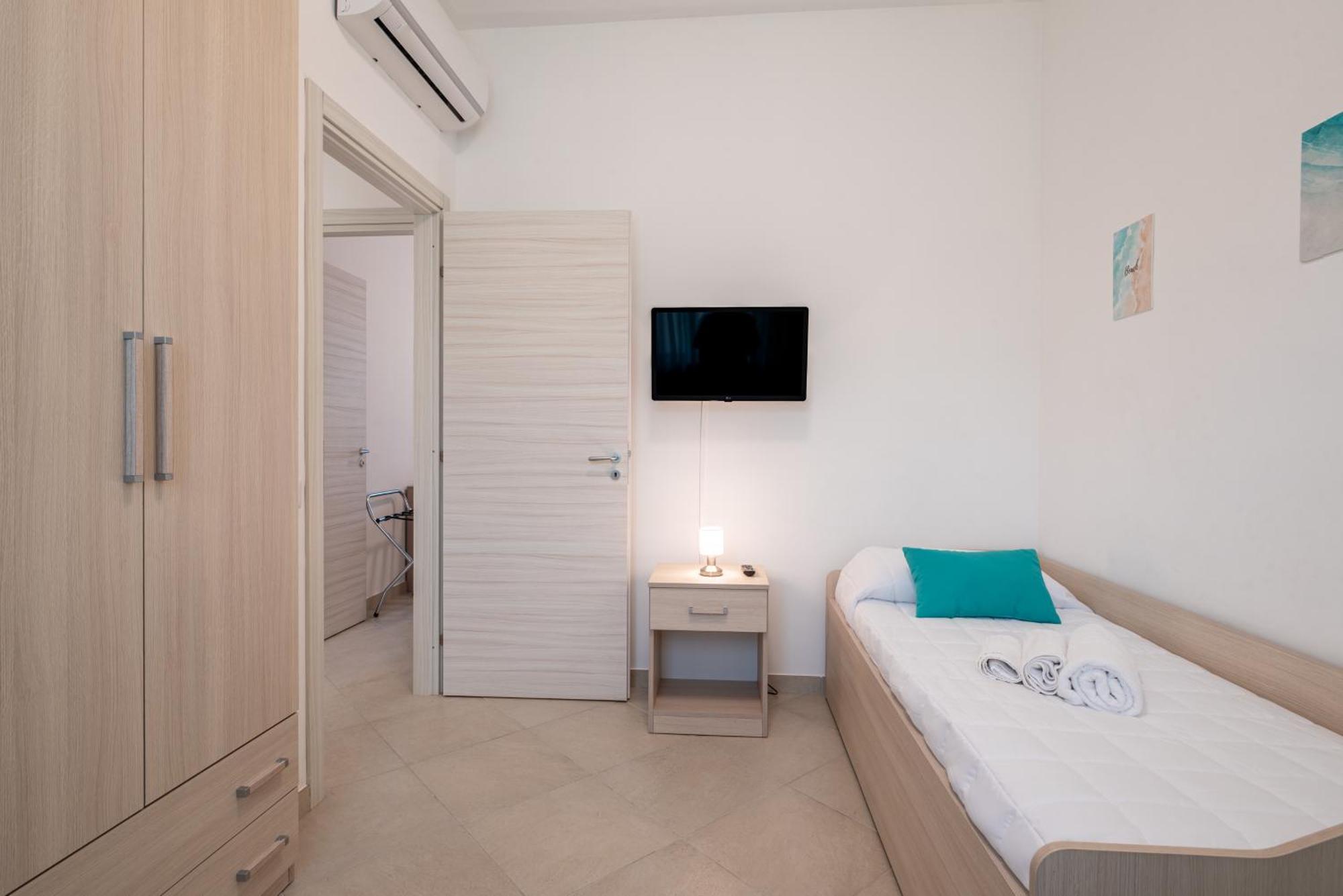 Icaro Residence Apartments With A Beautiful Pool SantʼAgata di Militello エクステリア 写真