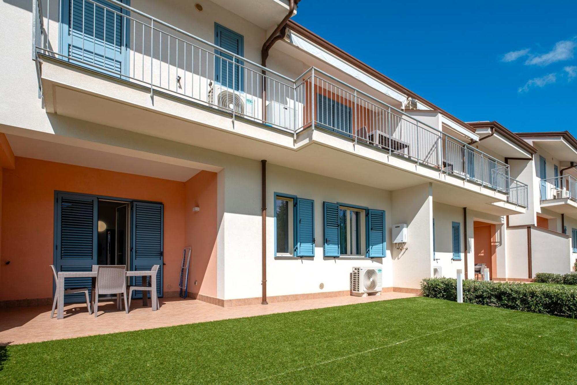 Icaro Residence Apartments With A Beautiful Pool SantʼAgata di Militello エクステリア 写真