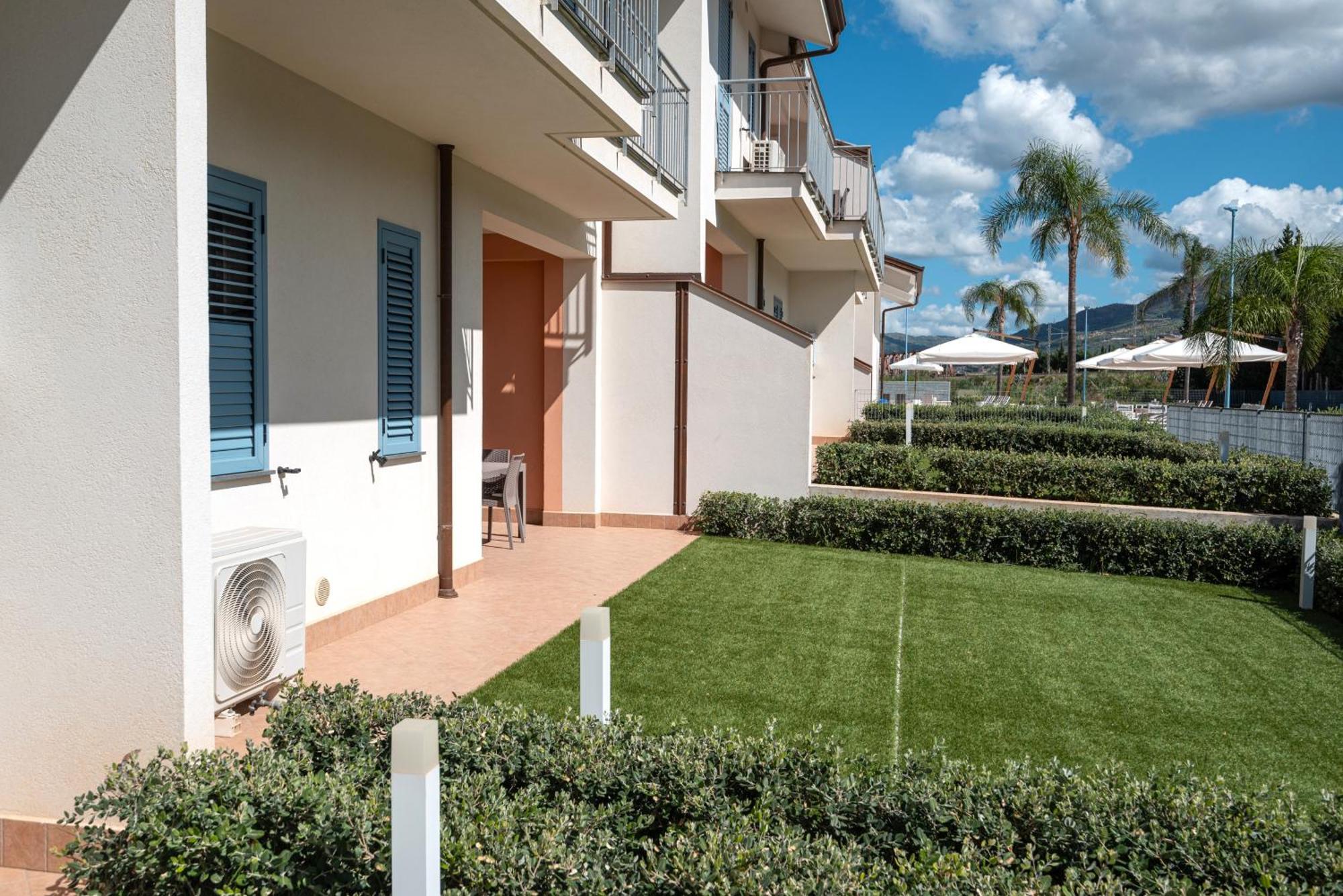 Icaro Residence Apartments With A Beautiful Pool SantʼAgata di Militello エクステリア 写真