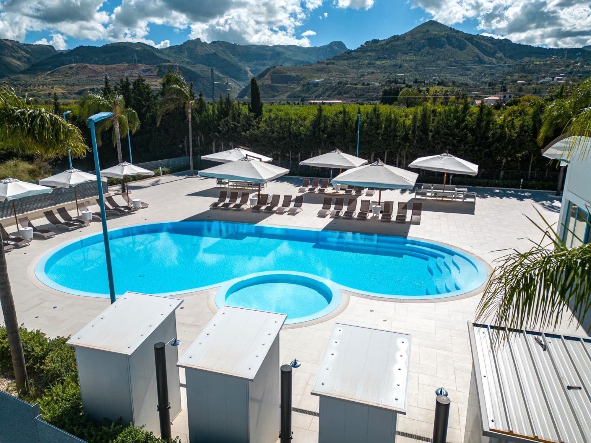 Icaro Residence Apartments With A Beautiful Pool SantʼAgata di Militello エクステリア 写真