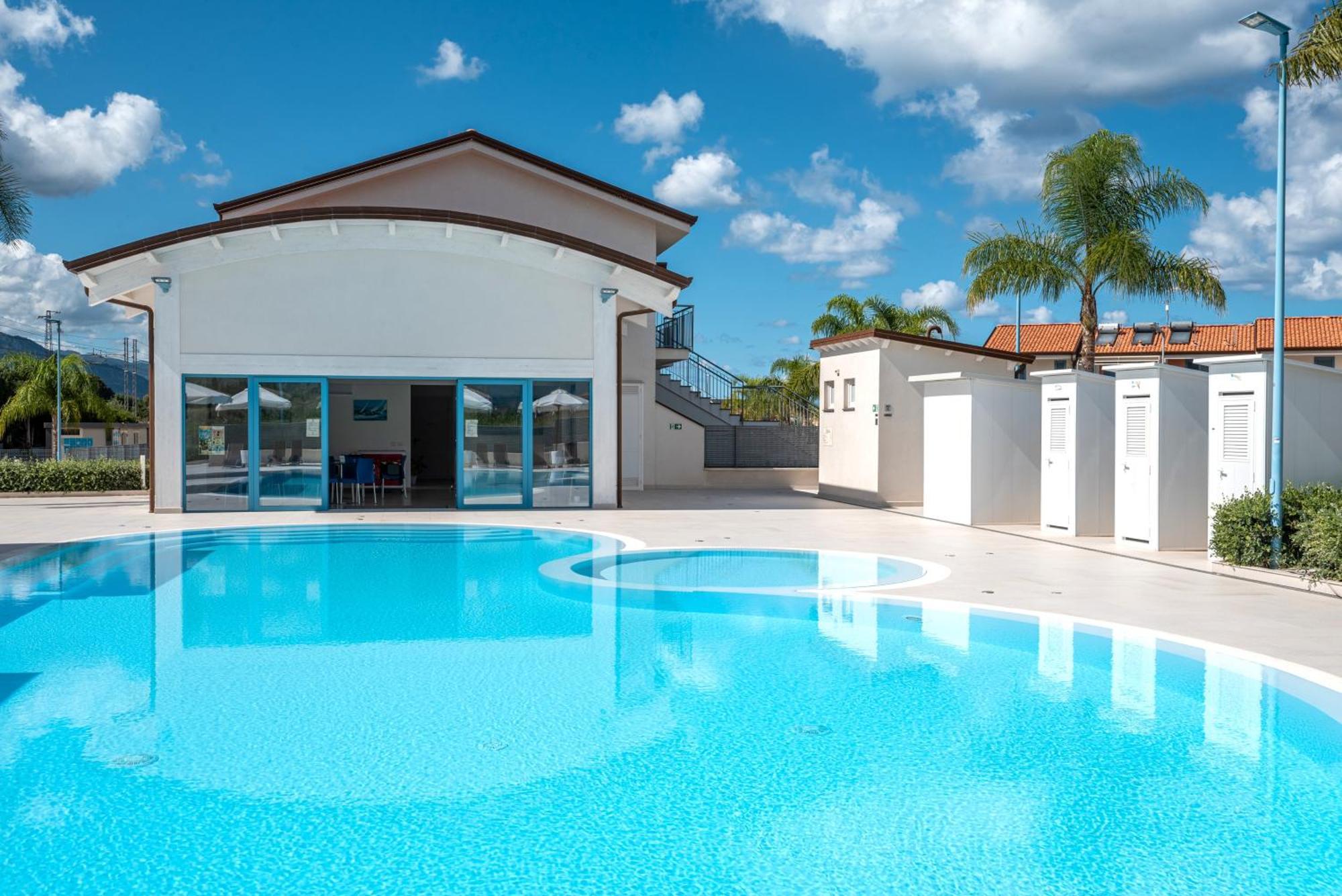 Icaro Residence Apartments With A Beautiful Pool SantʼAgata di Militello エクステリア 写真