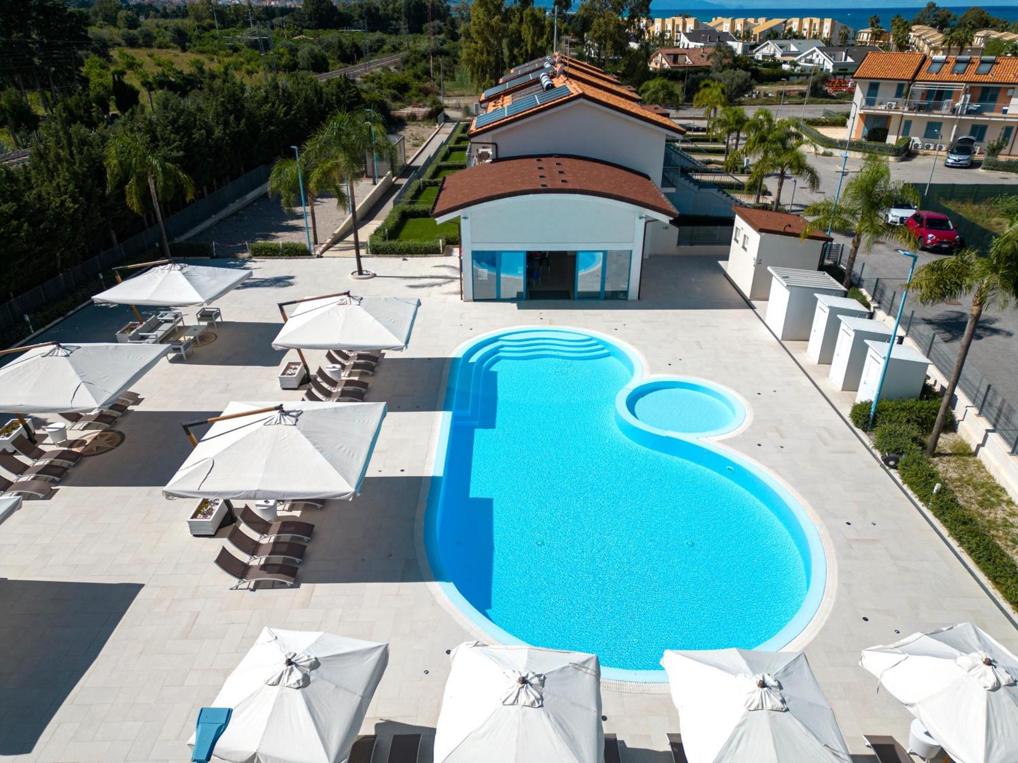 Icaro Residence Apartments With A Beautiful Pool SantʼAgata di Militello エクステリア 写真