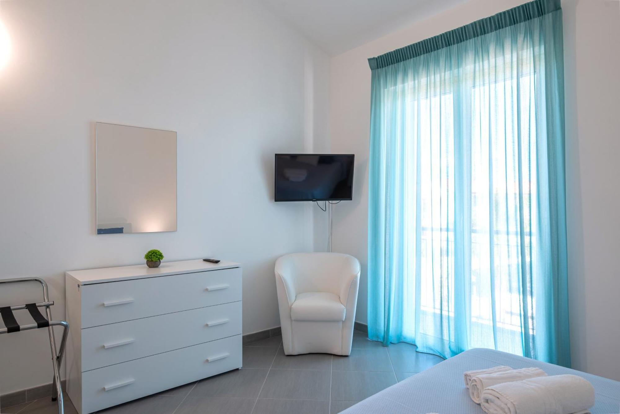Icaro Residence Apartments With A Beautiful Pool SantʼAgata di Militello エクステリア 写真