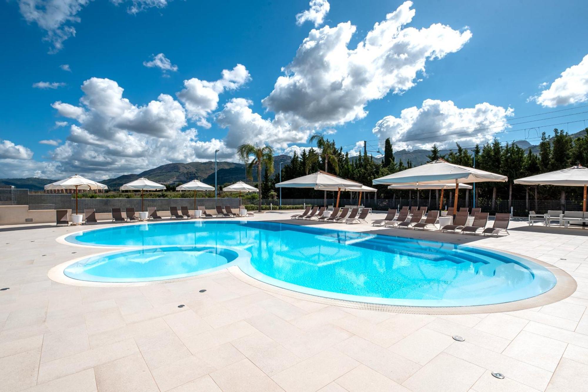 Icaro Residence Apartments With A Beautiful Pool SantʼAgata di Militello エクステリア 写真