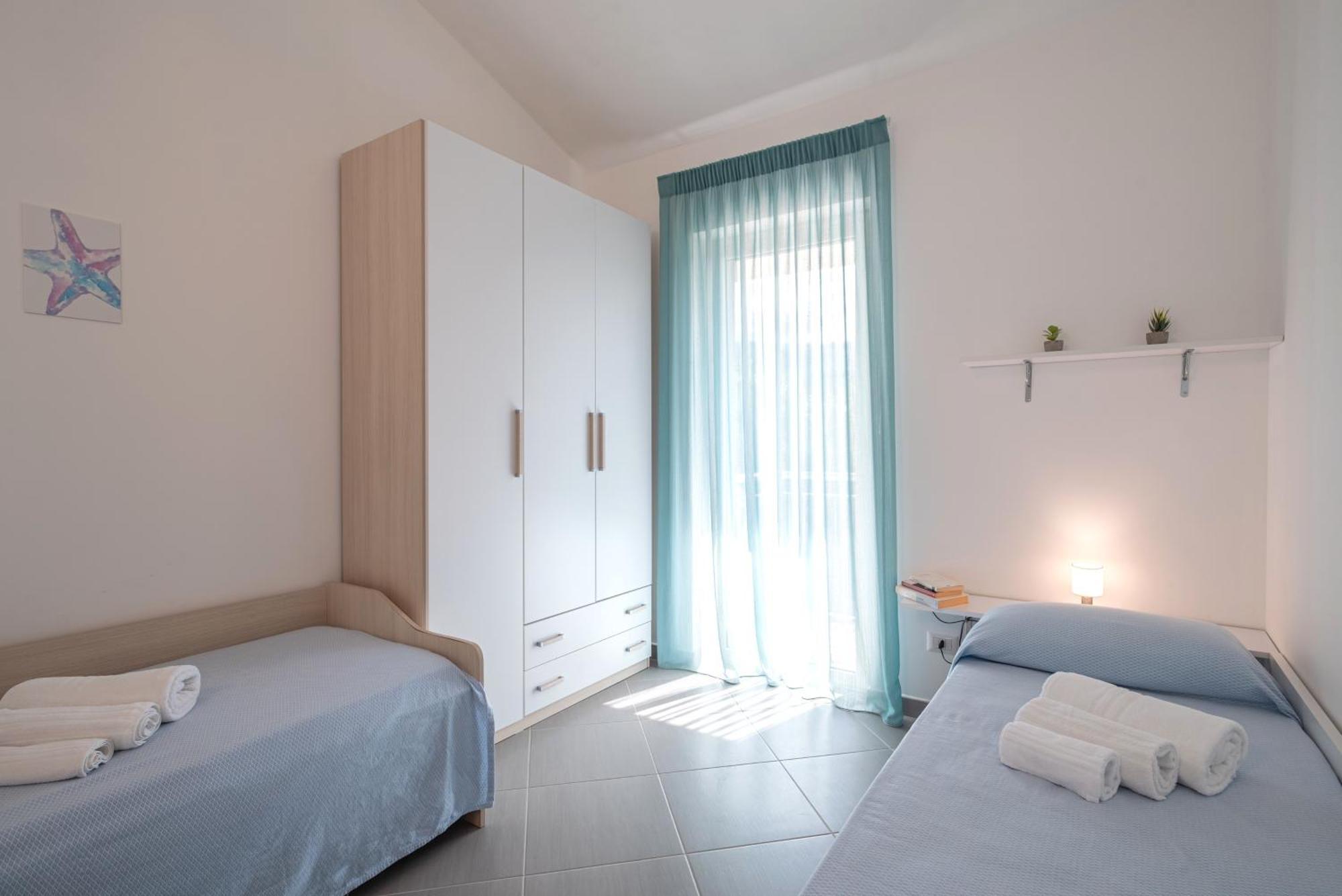 Icaro Residence Apartments With A Beautiful Pool SantʼAgata di Militello エクステリア 写真