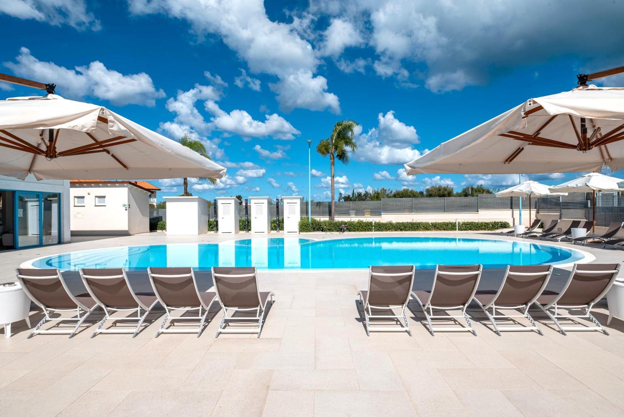Icaro Residence Apartments With A Beautiful Pool SantʼAgata di Militello エクステリア 写真