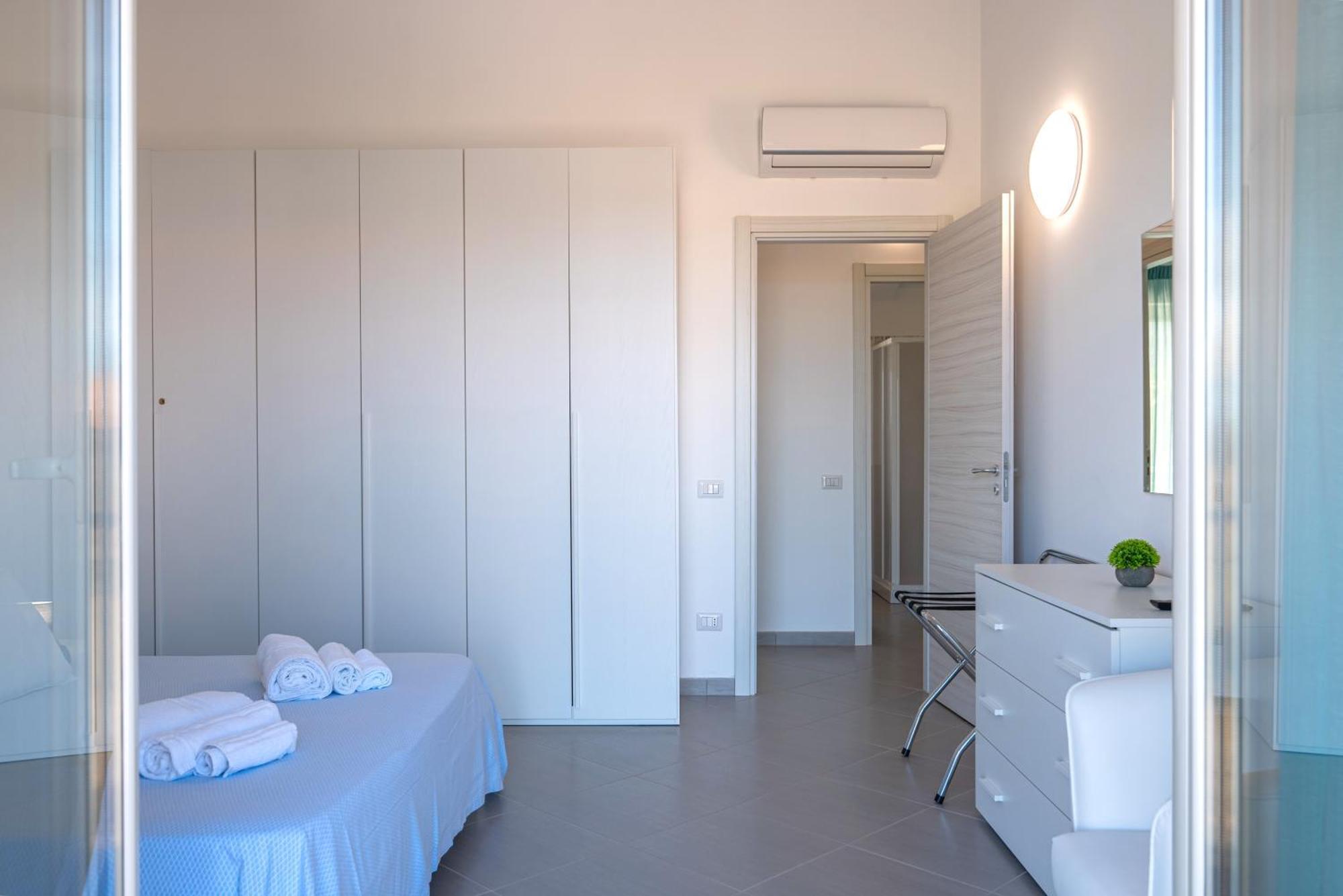 Icaro Residence Apartments With A Beautiful Pool SantʼAgata di Militello エクステリア 写真