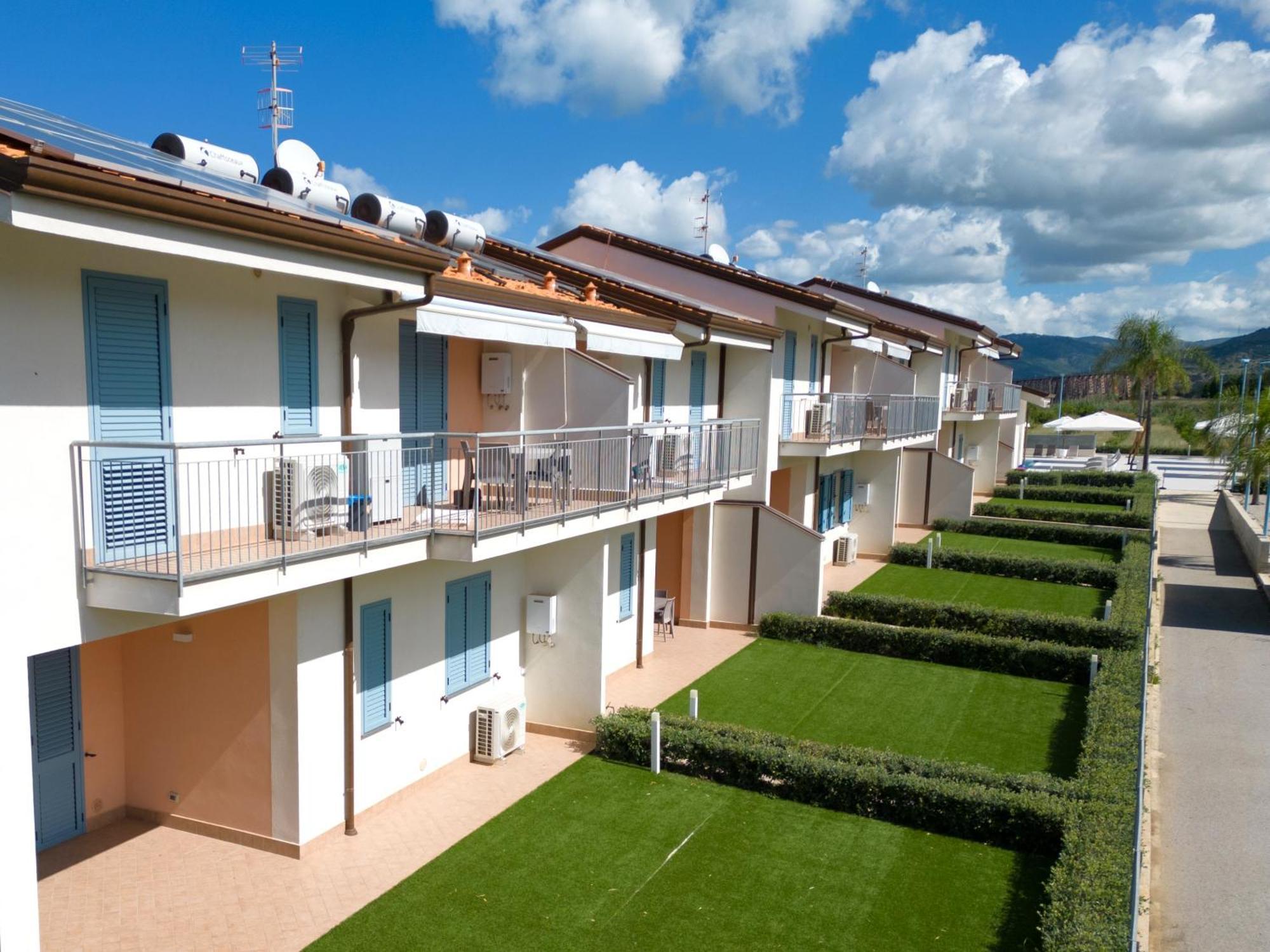 Icaro Residence Apartments With A Beautiful Pool SantʼAgata di Militello エクステリア 写真