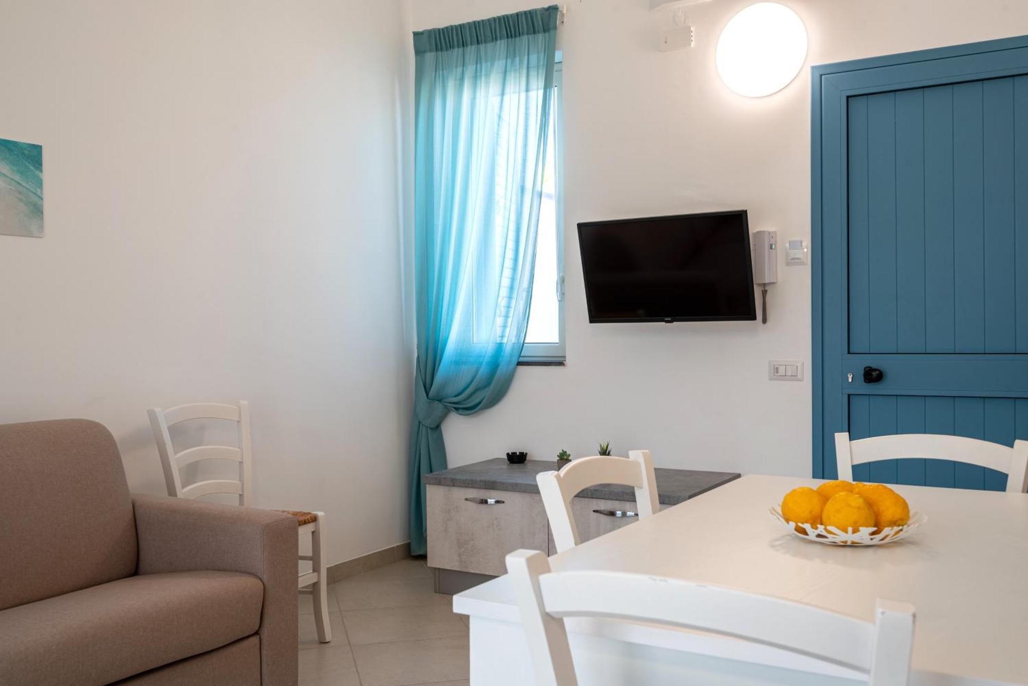 Icaro Residence Apartments With A Beautiful Pool SantʼAgata di Militello エクステリア 写真